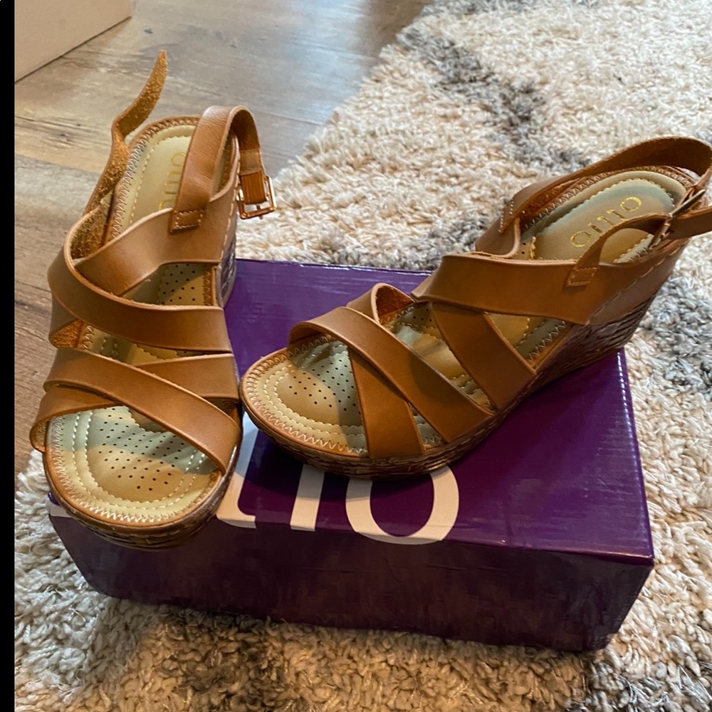 Ollie Sandals NEVER WORN